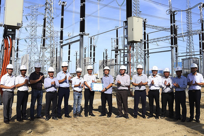 Đoàn công tác thăm, tặng quà đơn vị thi công dự án Trạm biến áp 500kV và đấu nối.