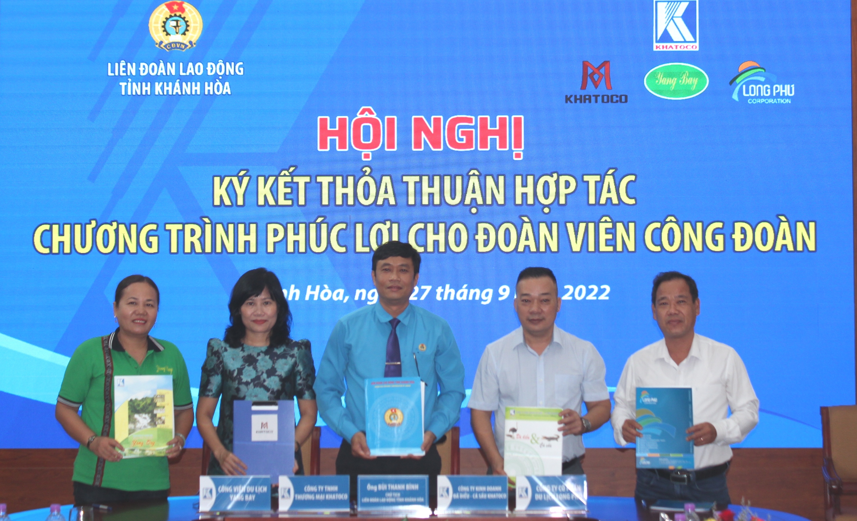 Các đơn vị thực hiện ký kết hợp tác với Liên đoàn Lao động tỉnh Khánh Hòa.