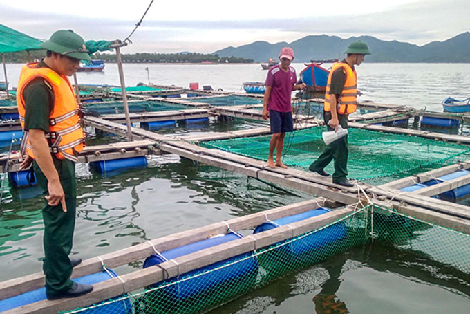 Tuyên truyền người dân di dời lồng bè đến nơi an toàn