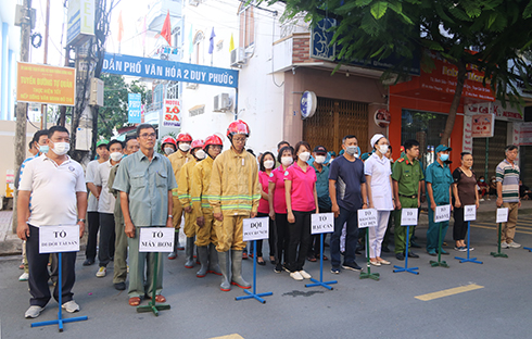 Các lực lượng tham gia thực tập phương án chữa cháy và cứu nạn, cứu hộ