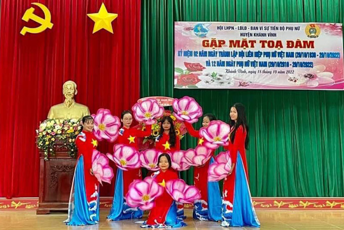 Hội LHPN huyện Khánh Vĩnh tổ chức gặp mặt toạ đàm với các cán bộ, hội viên phụ nữ.