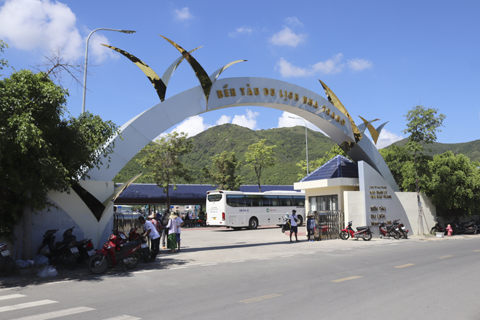 Tình trạng buôn bán lấn chiếm lòng, lề đường ở Bến tàu du lịch Nha Trang  đã không còn tái diễn.