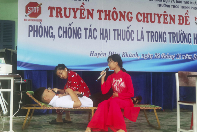 Truyền thông về phòng, chống tác hại thuốc lá tại trường học ở Diên Khánh.