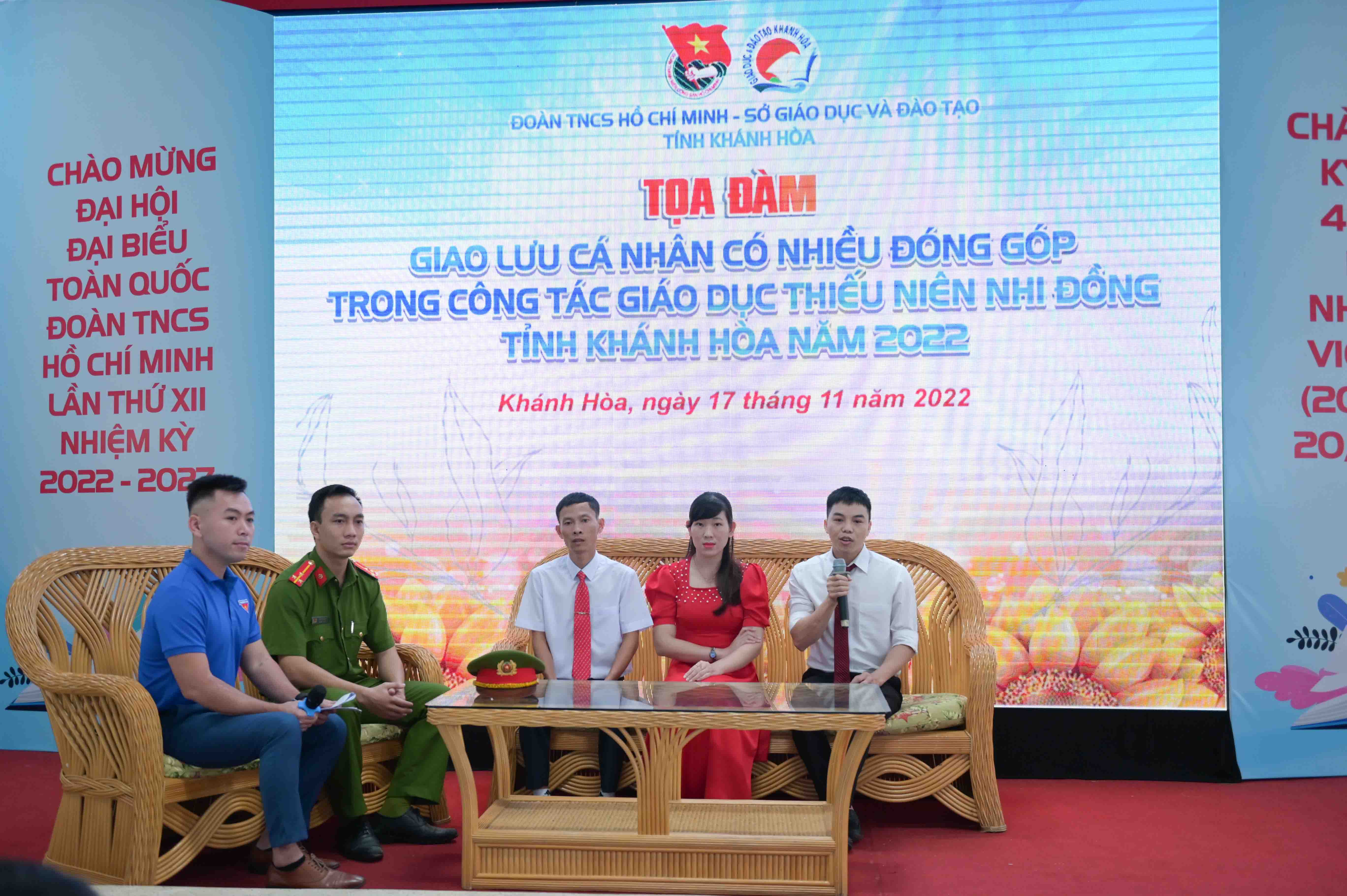 Các nhà giáo trẻ tham gia toạ đàm giao lưu, chia sẻ kinh nghiệm trong nghề