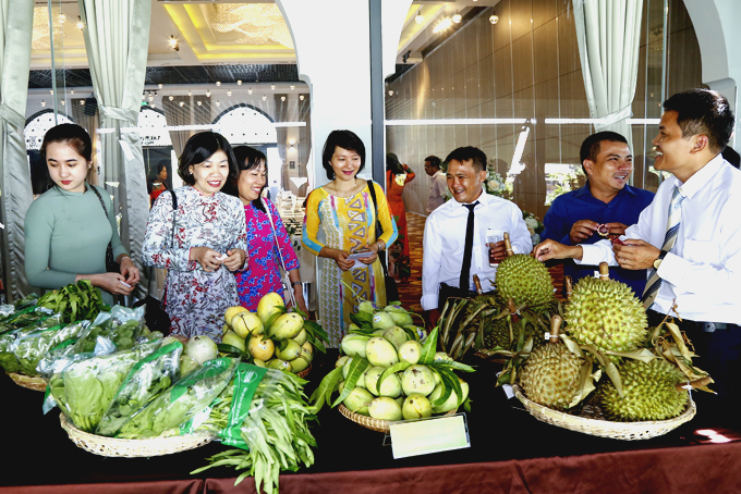 Trưng bày nông sản theo chuỗi cung cấp thực phẩm an toàn đạt tiêu chuẩn VietGAP.