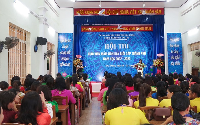 Quang cảnh lễ khai mạc hội thi. 