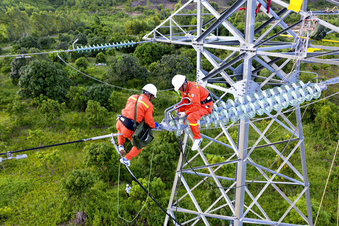 Hiệu chỉnh thiết bị điện tại Trạm biến áp 500kV Vân Phong.