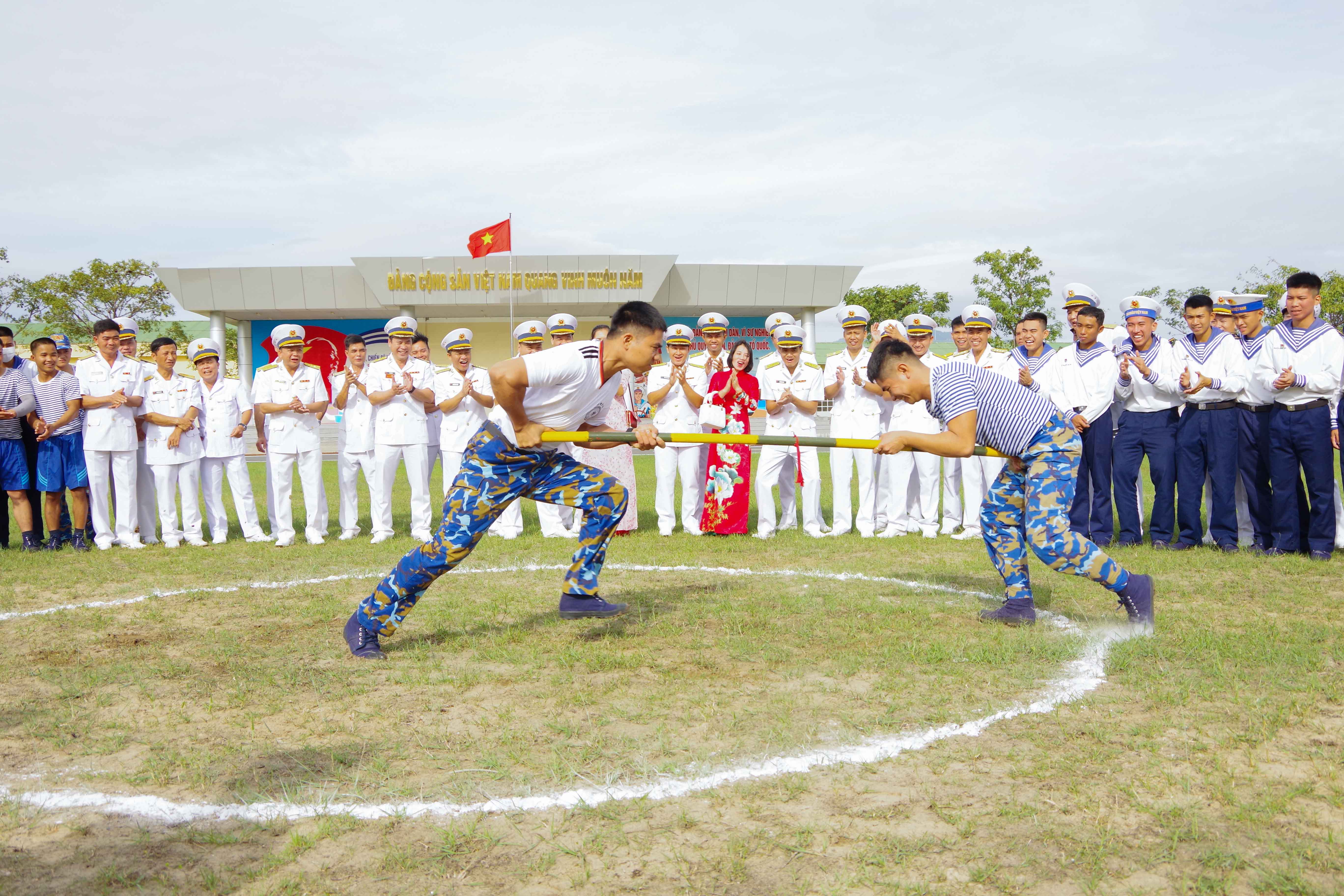 Thi đẩy gậy