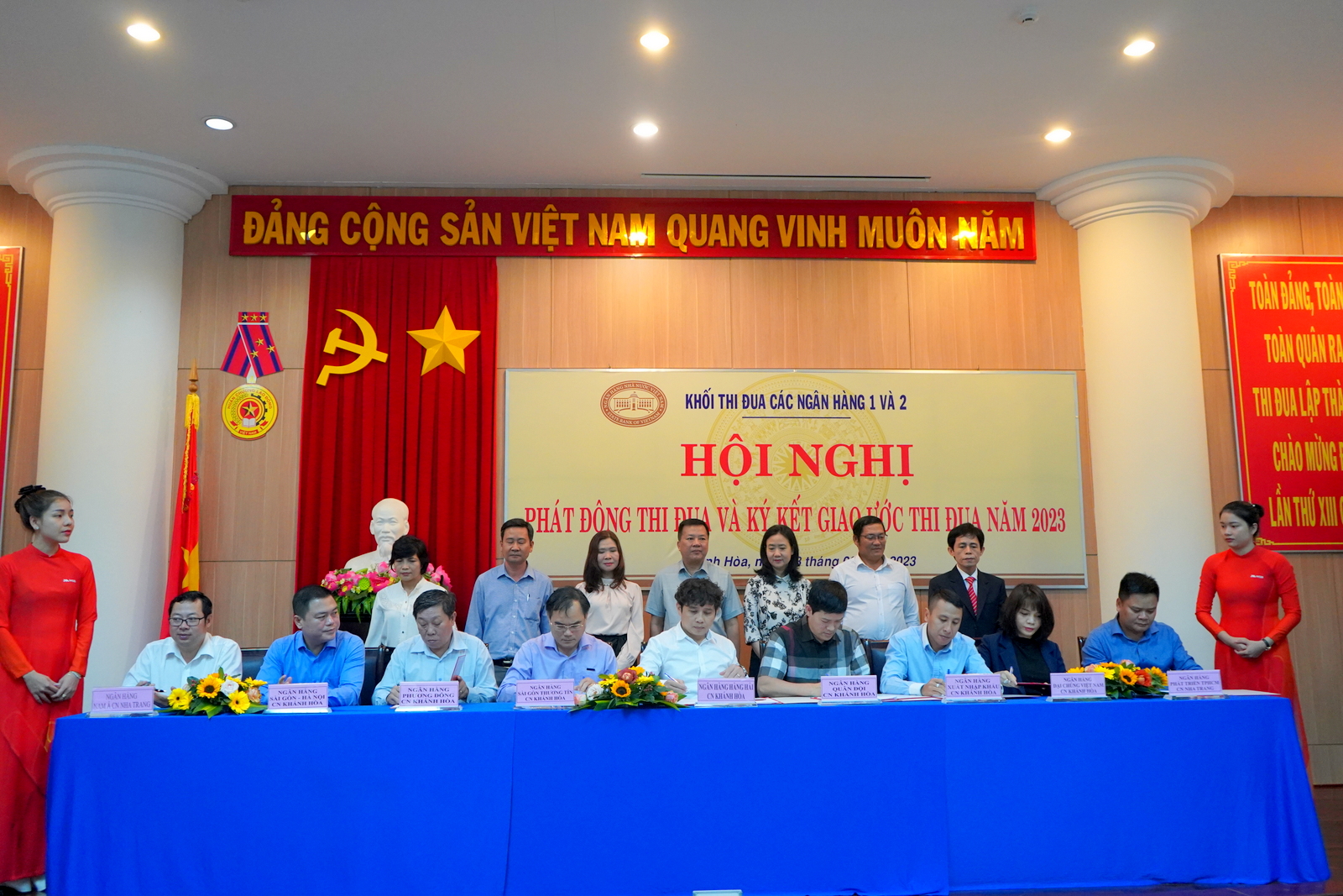 Các đơn vị Khối thi đua các ngân hàng 1  kết giao ước thi đua. 