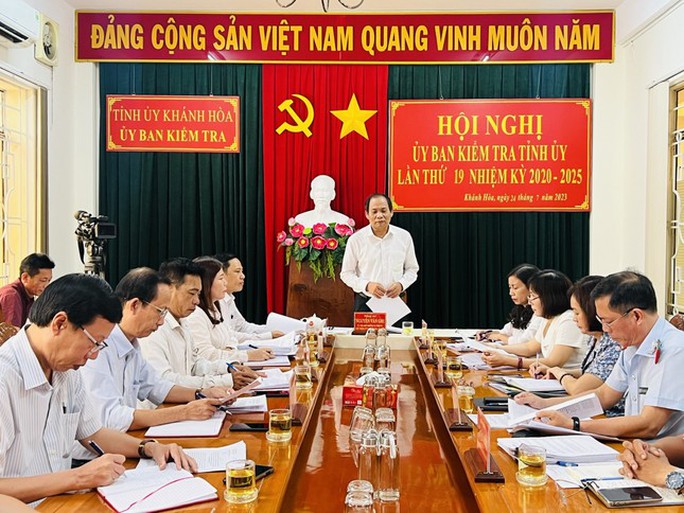 Kỷ luật Chủ tịch UBND thị xã Ninh Hòa - Ảnh 2.