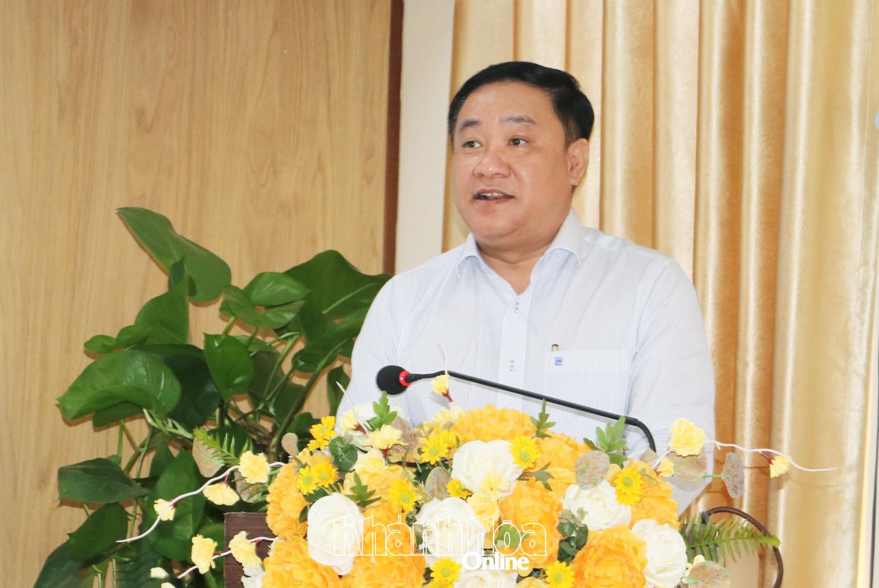Lãnh đạo Sở Y tế phát biểu tại hội thảo.