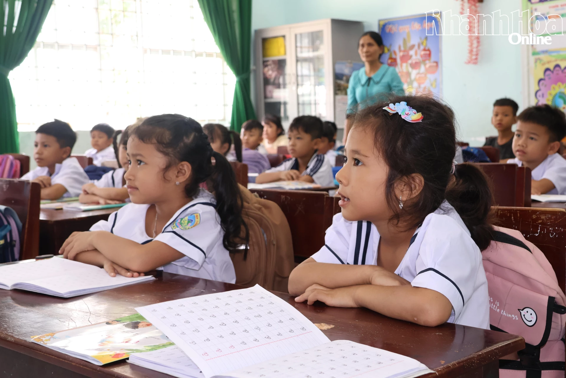 Các em Trường Tiểu học Vĩnh Thuận trong giờ học.