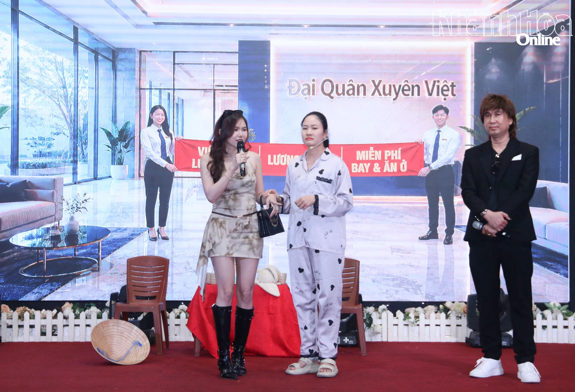 Phân cảnh về thủ đoạn lừa đảo việc nhẹ, lương cao trong tiểu phẩm Mắc kẹt sau bẫy lừa đảo.