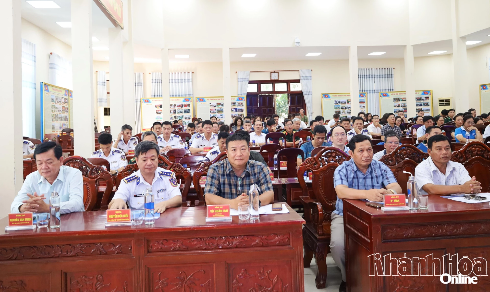 Đồng chí Võ Hoàn Hải cùng các đại biểu dự hội nghị quán triệt nhiệm vụ của đoàn công tác