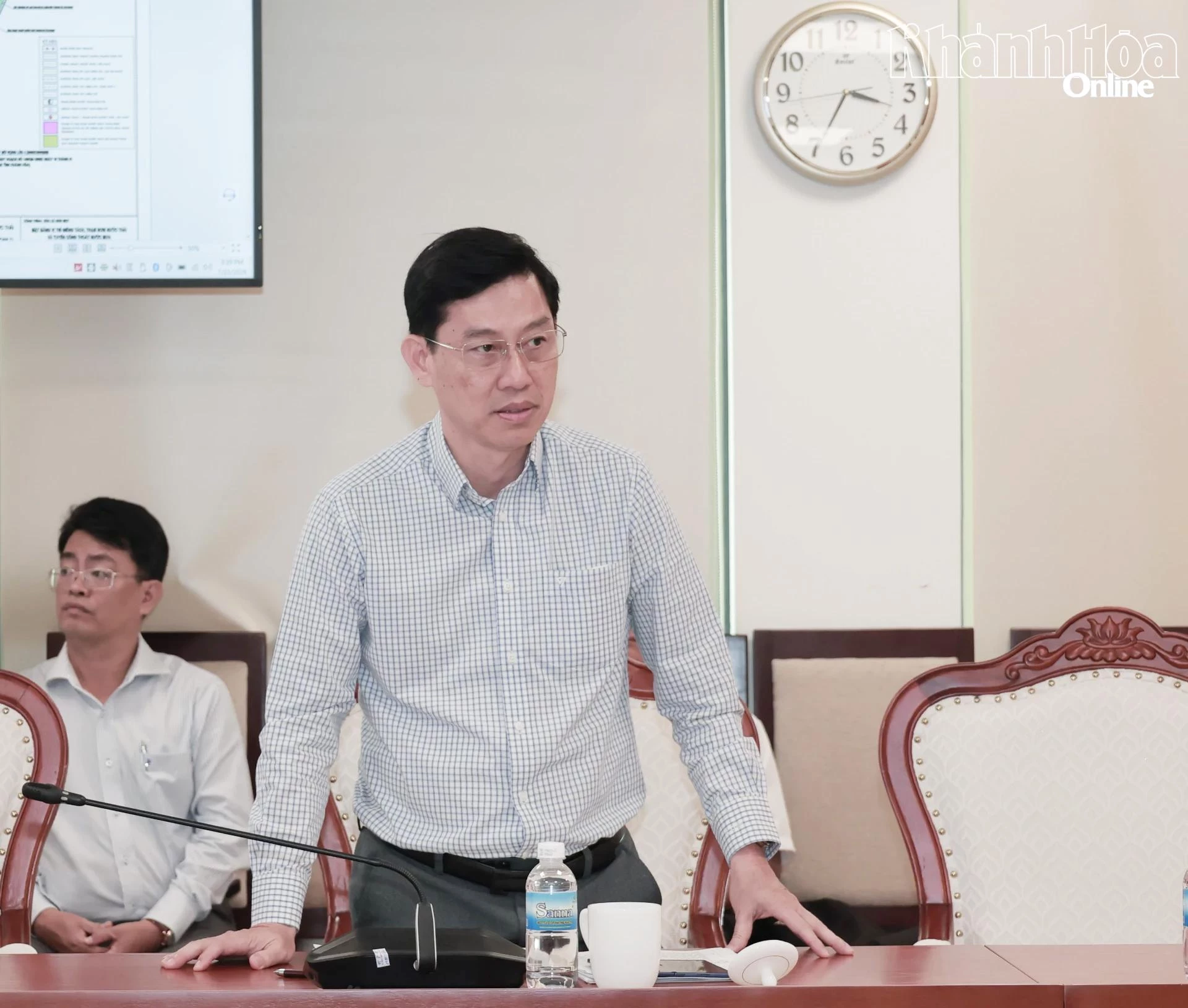 Lãnh đạo Sở Xây dựng phát biểu tại cuộc họp