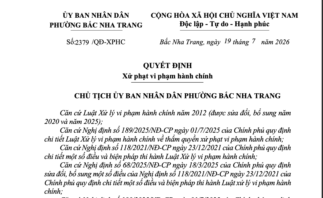 Xử phạt tổng cộng 50 triệu đồng đối với 2 du khách khai thác san hô trái phép