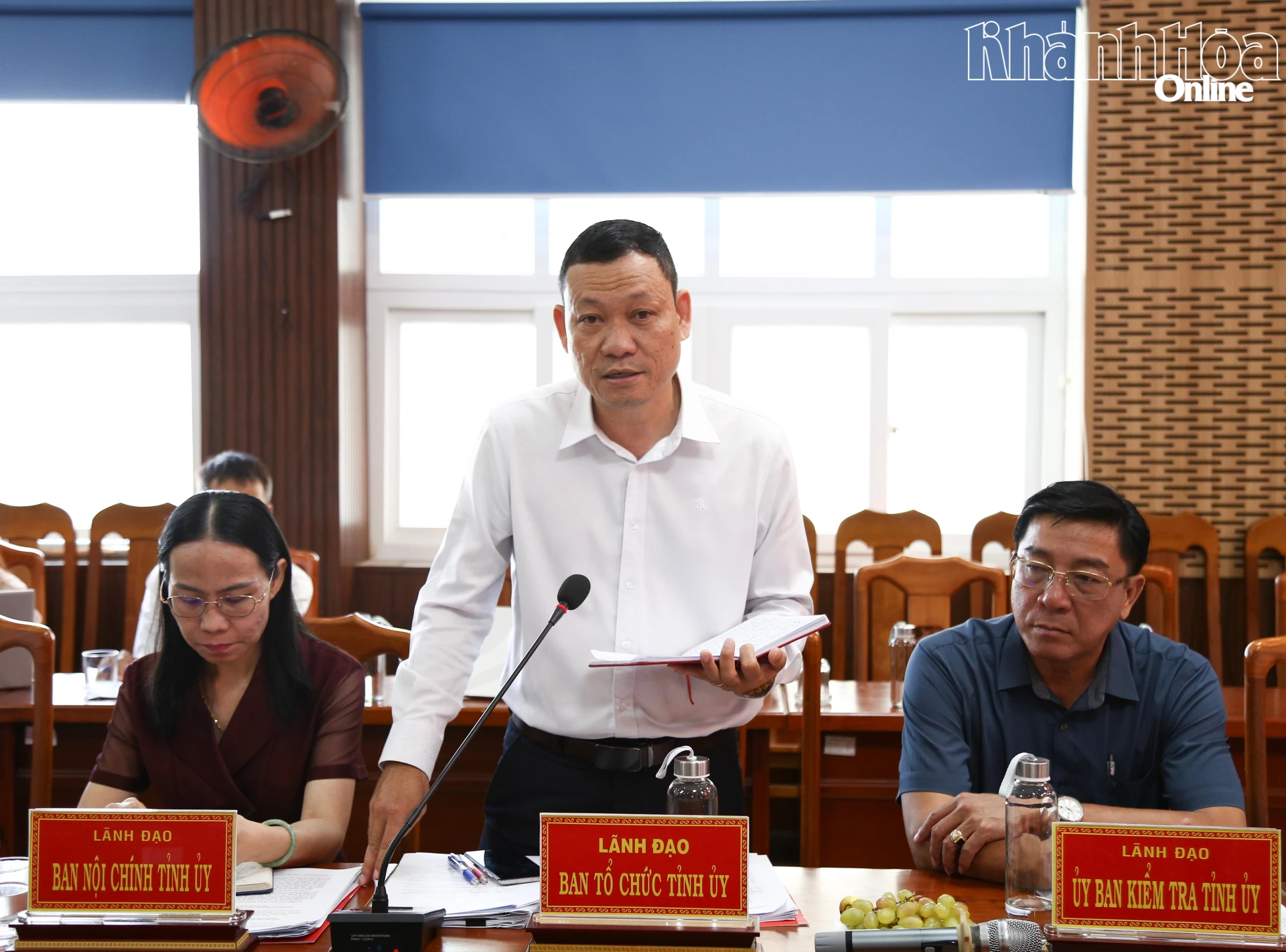Lãnh đạo Ban Tổ chức Tỉnh ủy trao đổi, làm rõ môt số nội dung các địa phương kiến nghị