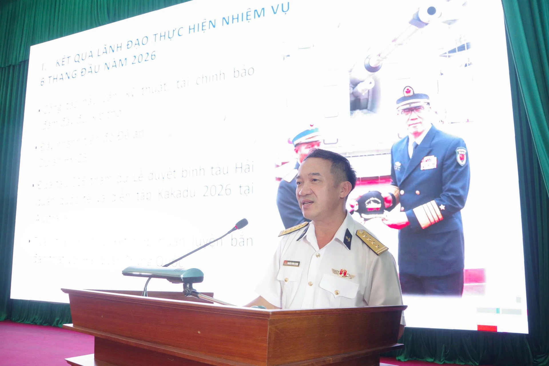 Đại tá Nguyễn Hồng Chinh chủ trì hội nghị.