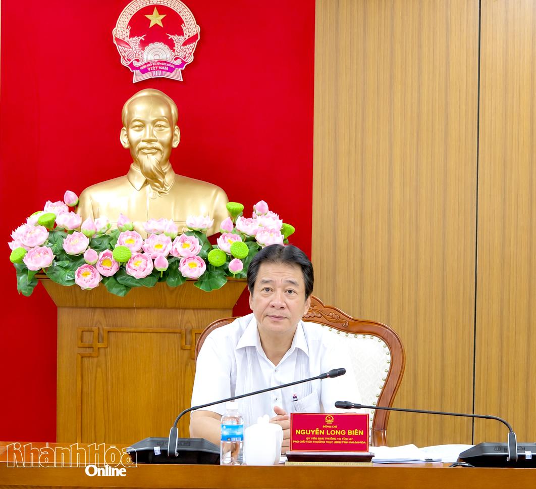 Đồng chí Nguyễn Long Biên chỉ đạo tại cuộc họp.
