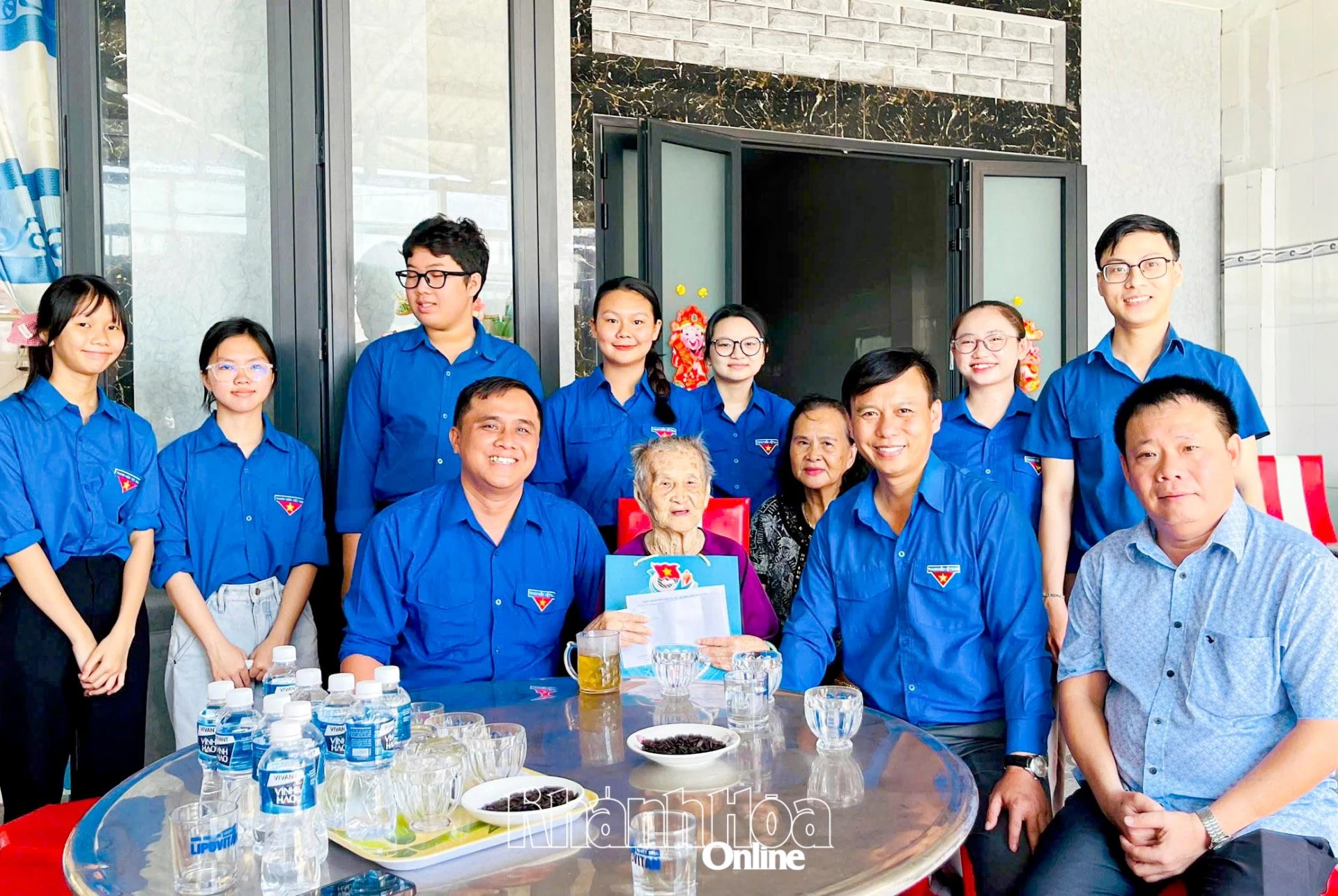 Tuổi trẻ "Uống nước nhớ nguồn"