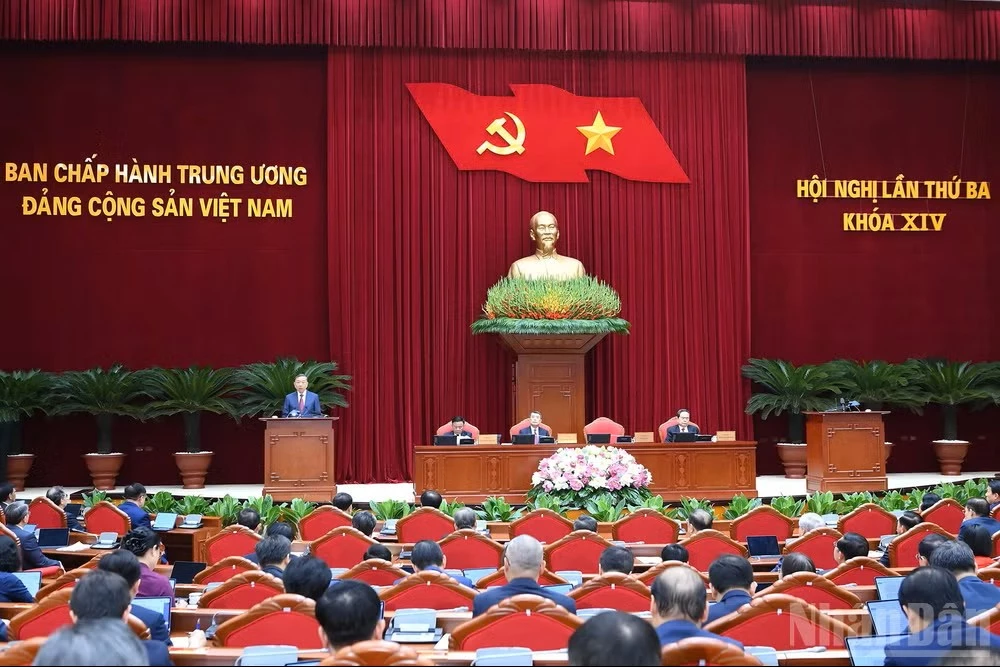 Ngày làm việc thứ hai, Hội nghị lần thứ ba, Ban Chấp hành Trung ương Đảng khóa XIV