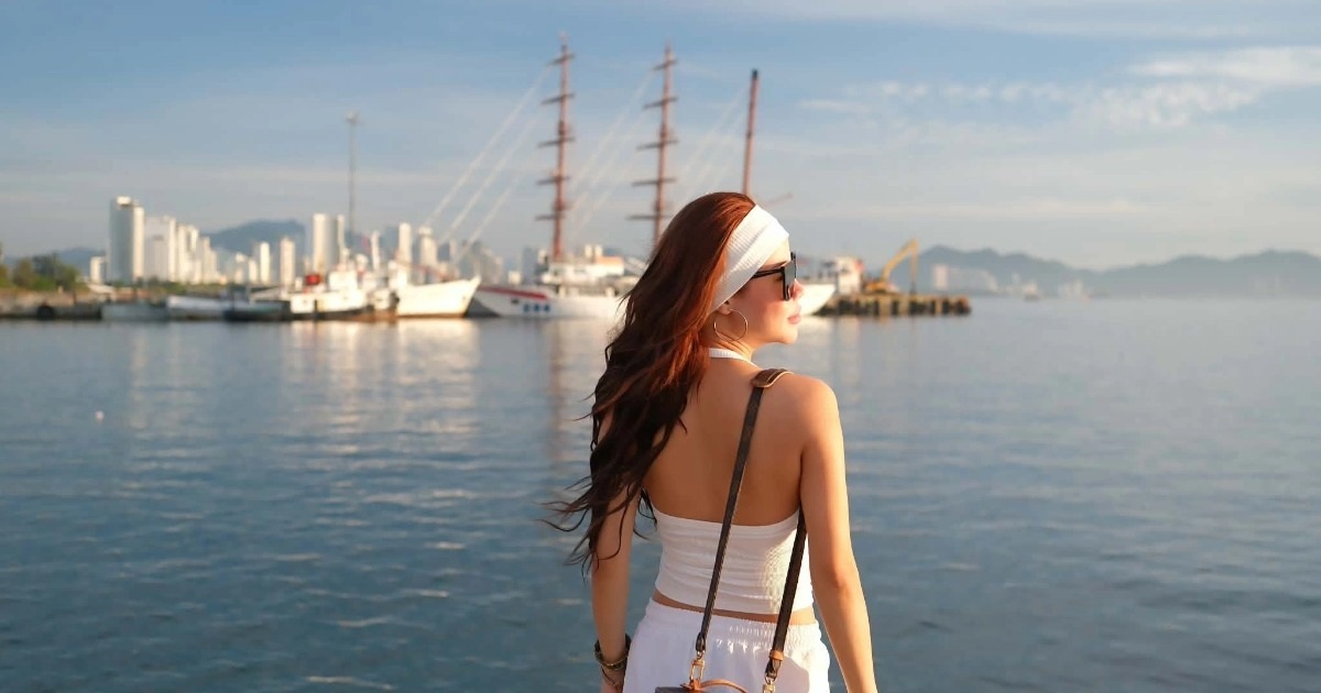 "View triệu đô" ở Nha Trang gây sốt, nhiều người dậy sớm xếp hàng chụp ảnh