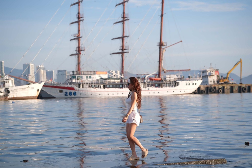 View triệu đô ở Nha Trang gây sốt, nhiều người dậy sớm xếp hàng chụp ảnh - 2 View triệu đô ở Nha Trang gây sốt, nhiều người dậy sớm xếp hàng chụp ảnh - 2