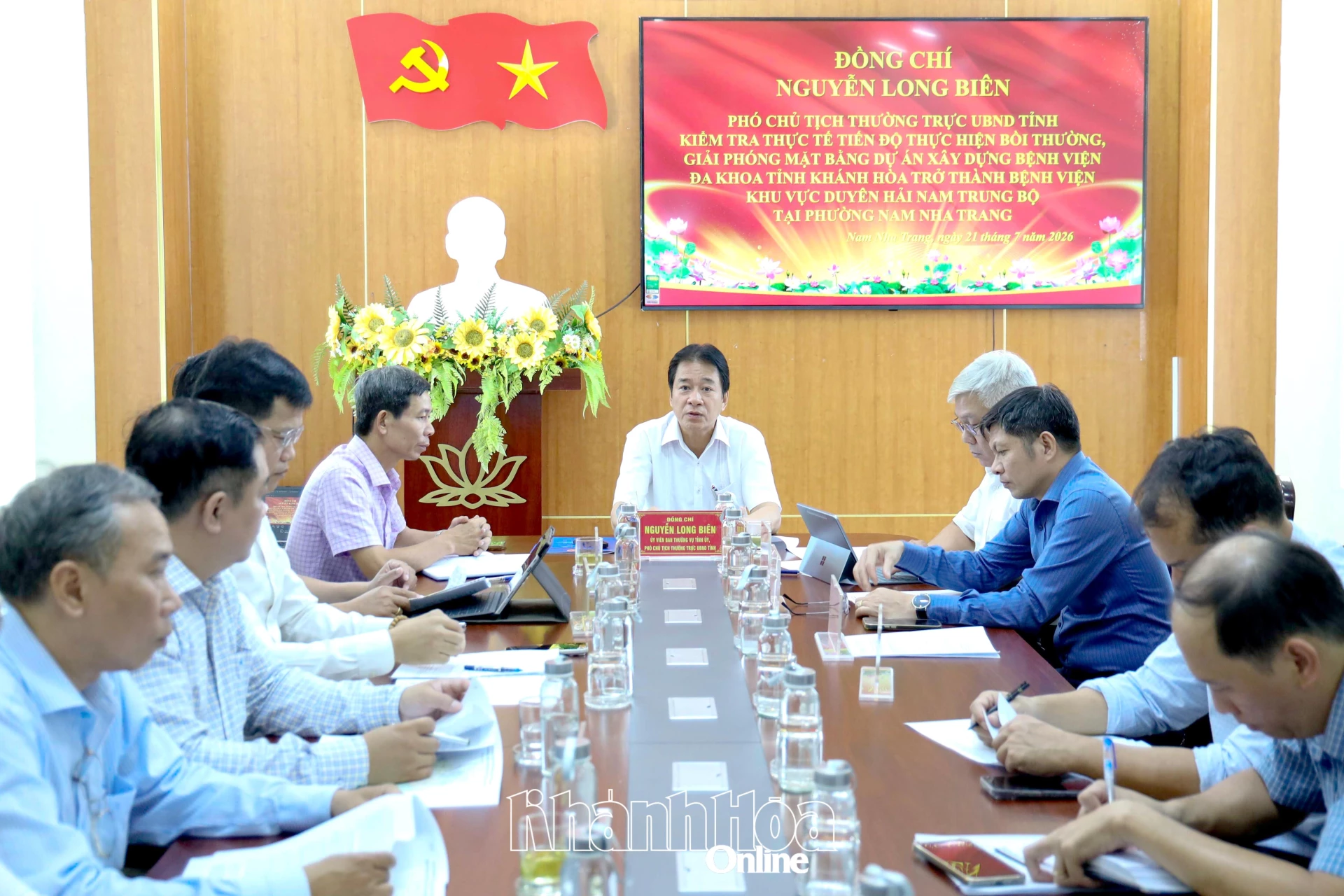Quang cảnh cuộc họp.
