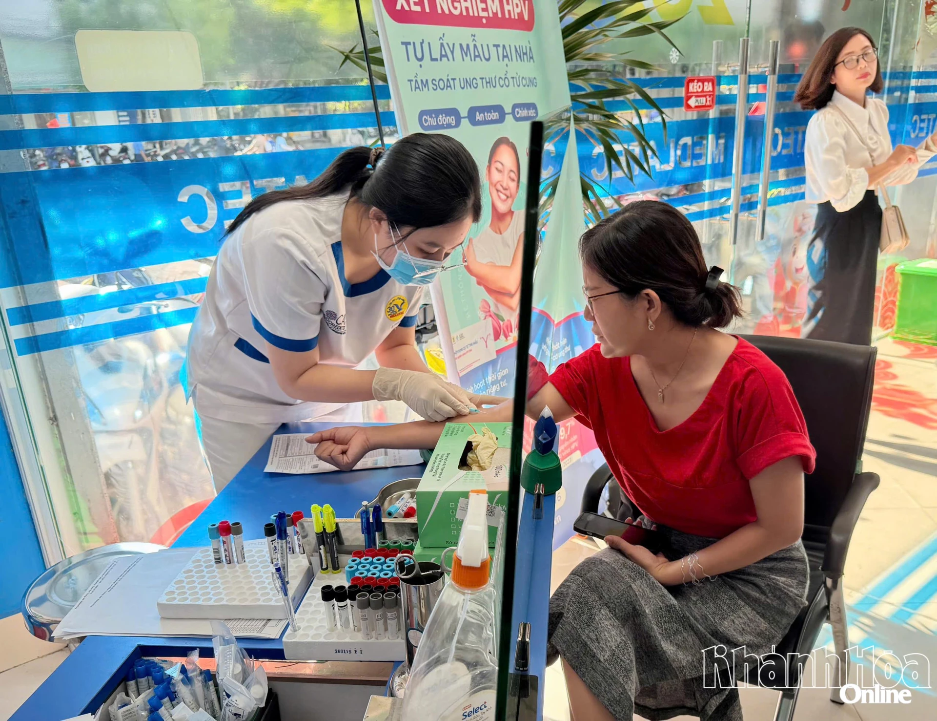 Công ty TNHH Medlatec Khánh Hòa khám, tầm soát sức khỏe miễn phí cho 60 hội viên, nhà báo