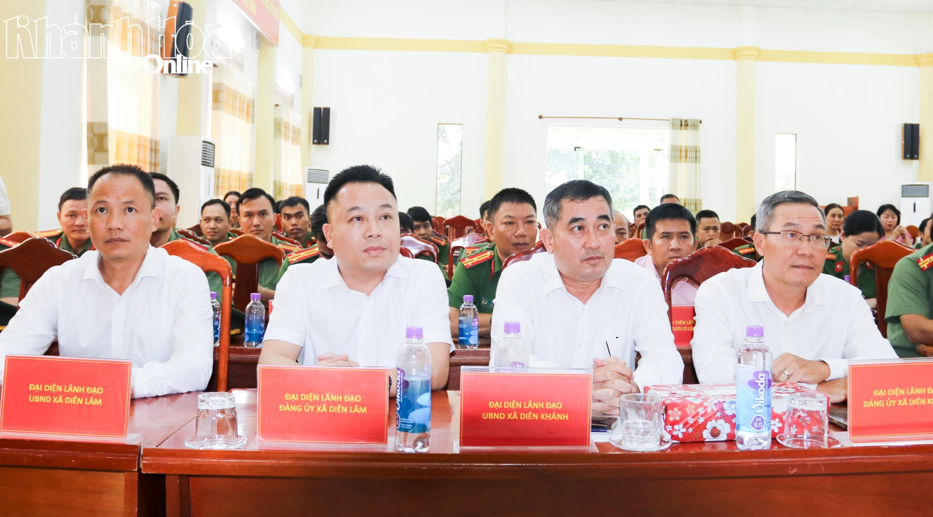 Lãnh đạo 2 xã Diên Lâm và Diên Khánh tham dự buổi lễ.