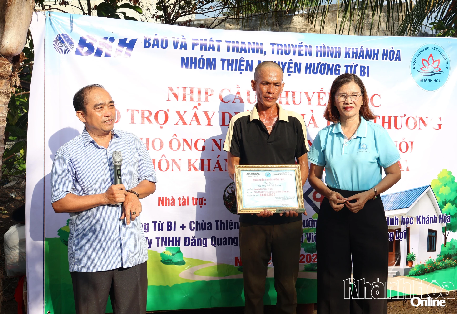 Báo và Phát thanh, Truyền hình Khánh Hòa phối hợp trao 63 triệu đồng cho 1 hộ cận nghèo ở xã Vĩnh Hải