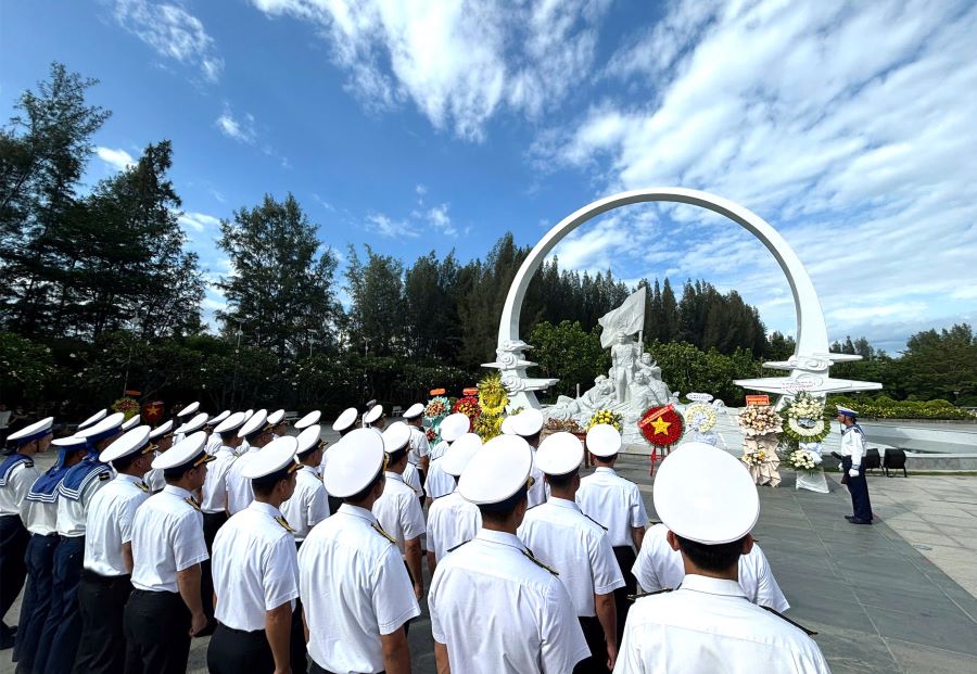 Lữ đoàn 162 tổ chức nhiều hoạt động tri ân người có công với cách mạng