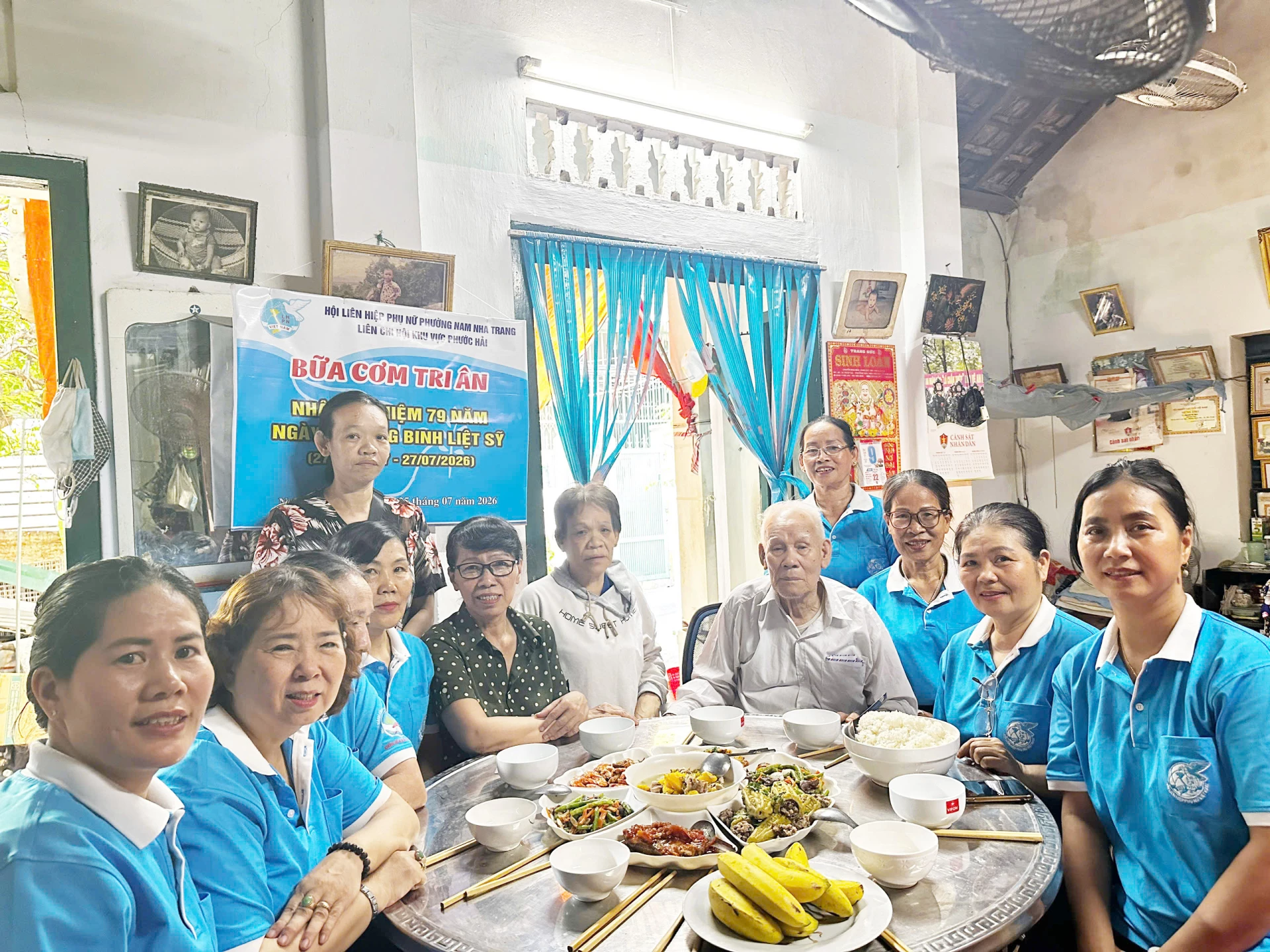 Ấm áp những “Bữa cơm tri ân”