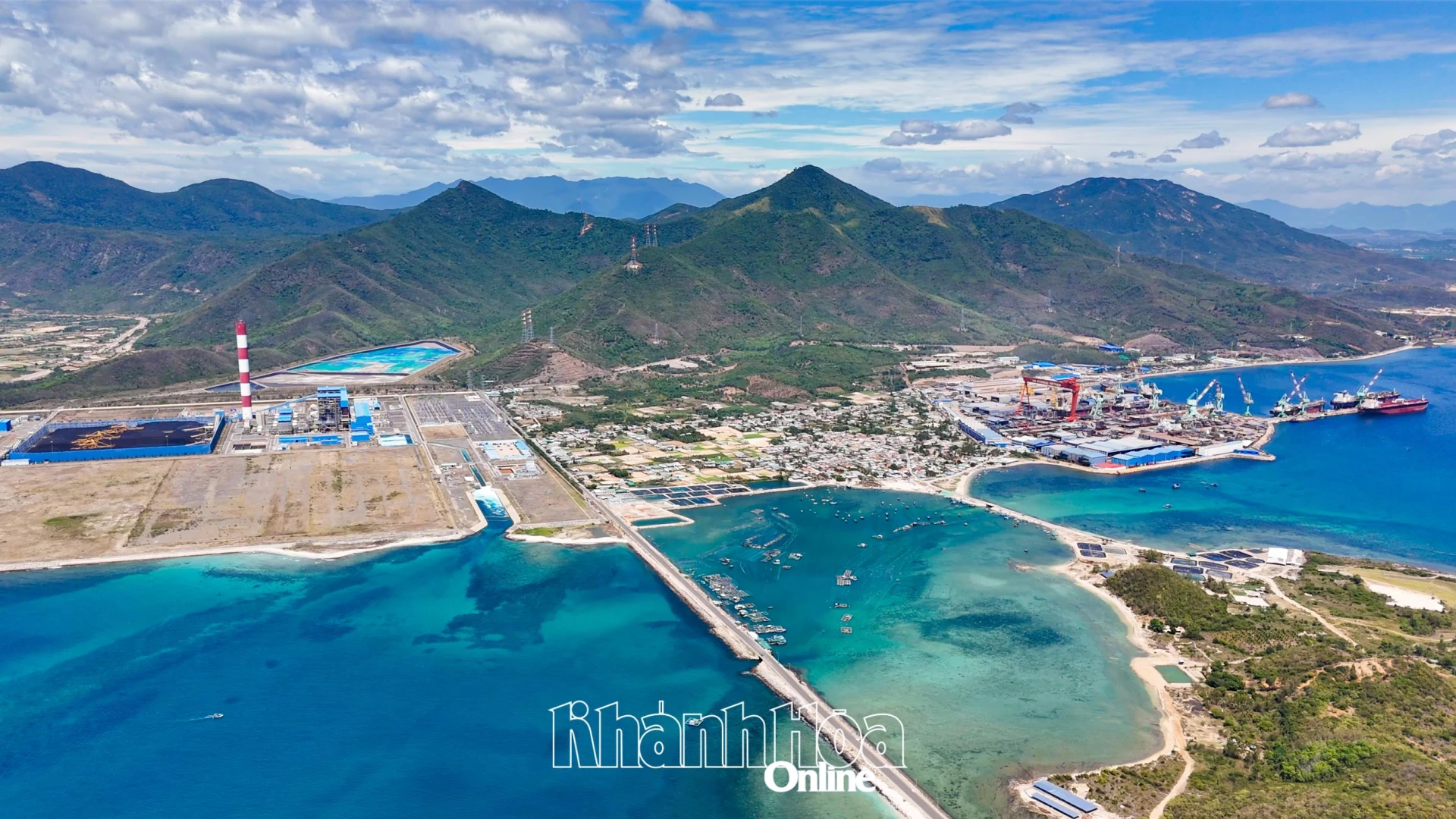 Một góc khu vực phía nam Khu Kinh tế Vân Phong nhìn từ trên cao.