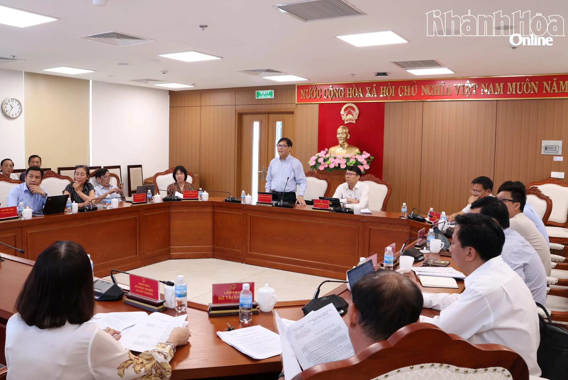 Lãnh đạo Hiệp hội Chuyển đổi Xanh Việt Nam nêu ý kiến, đề xuất tại buổi làm việc.
