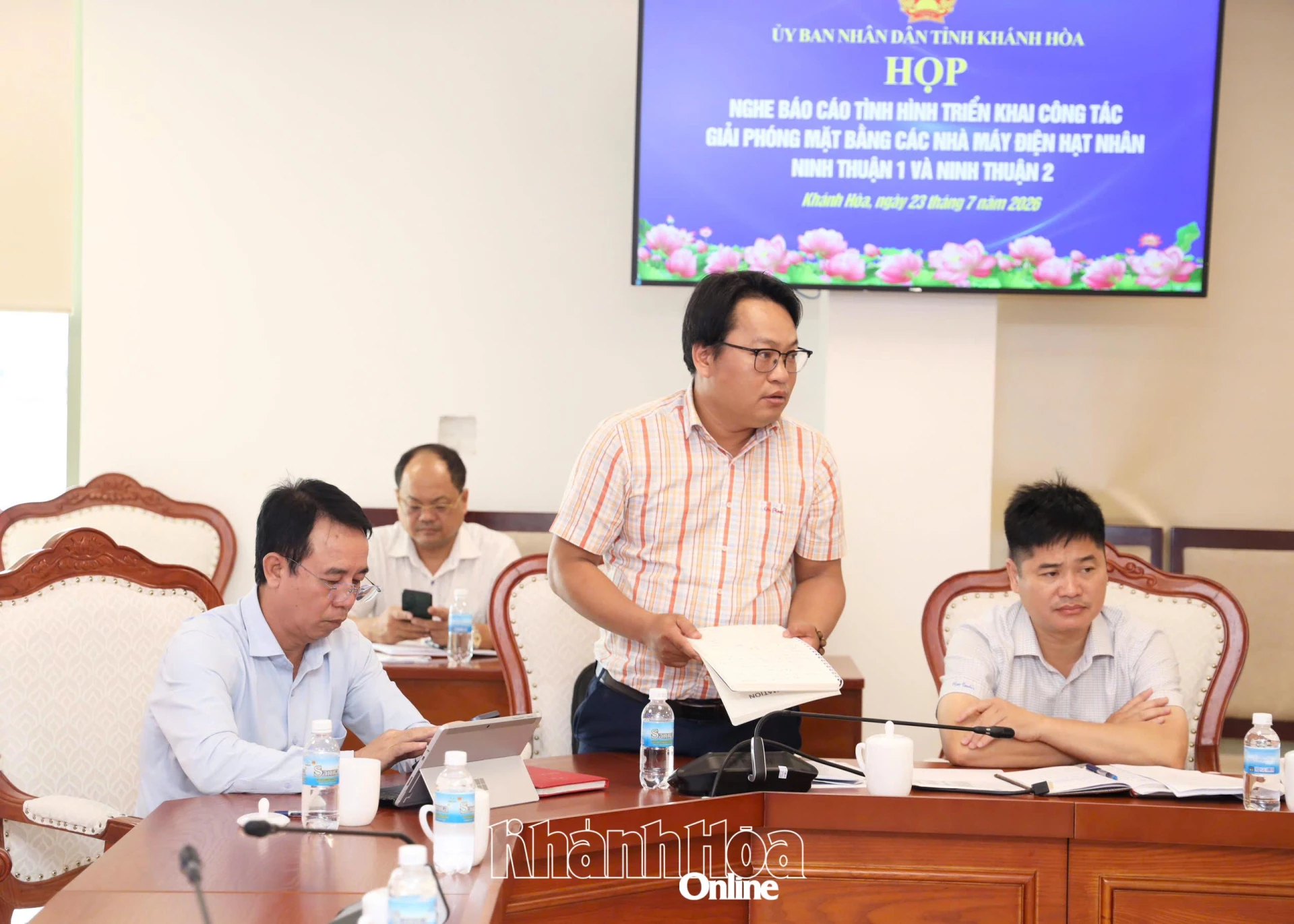 Lãnh đạo xã Phước Dinh báo cáo tiến độ dự án