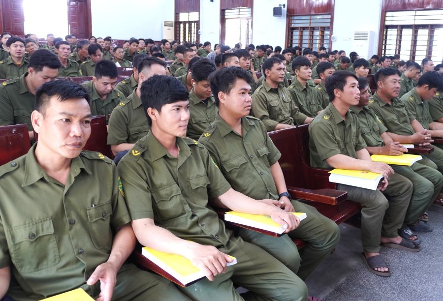 Bồi dưỡng nghiệp vụ cho lực lượng tham gia bảo vệ an ninh, trật tự ở cơ sở khu vực Vạn Ninh