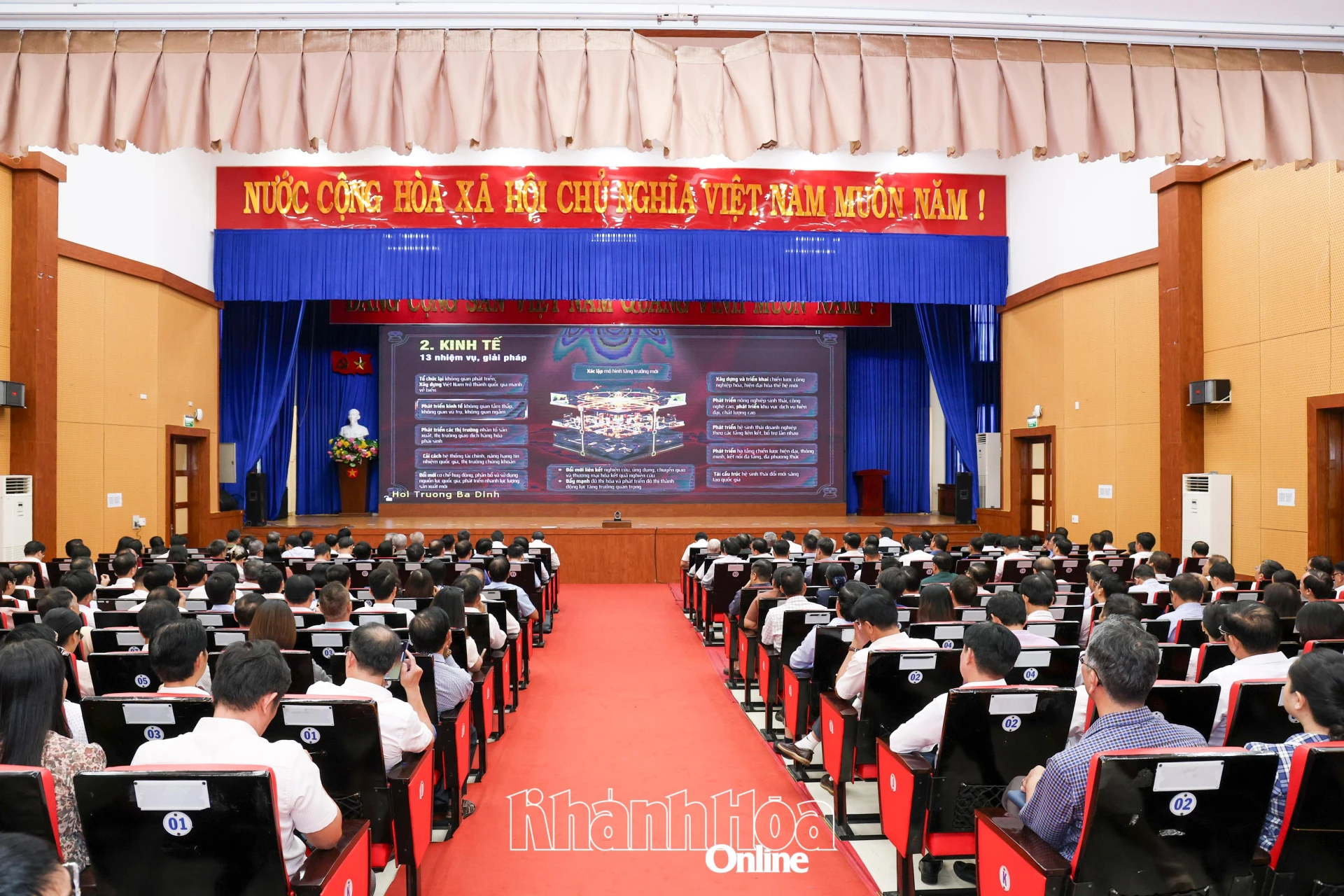 Quang cảnh tại điểm cầu tỉnh Khánh Hòa.