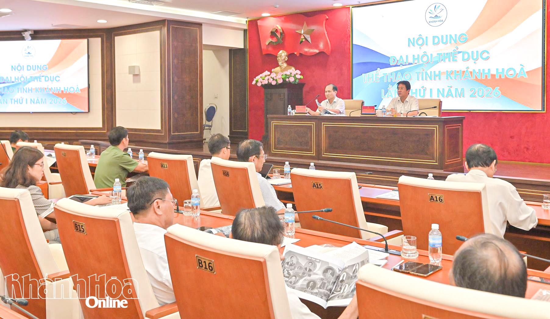 Quang cảnh cuộc họp.