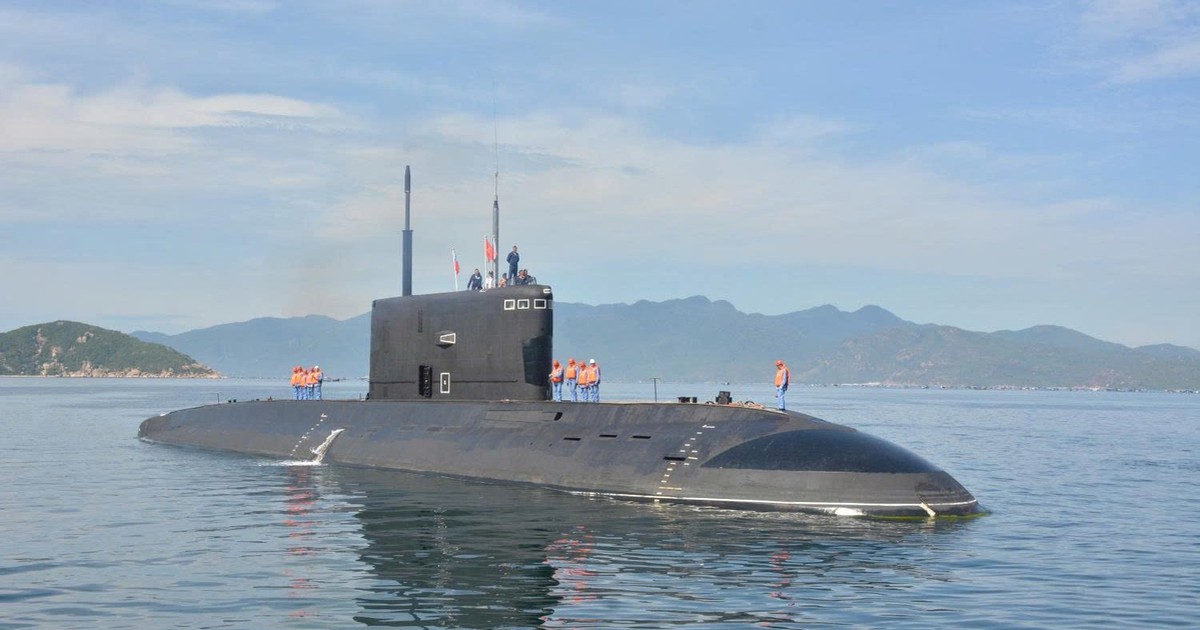 Tàu ngầm Hải quân Nga đến Cam Ranh