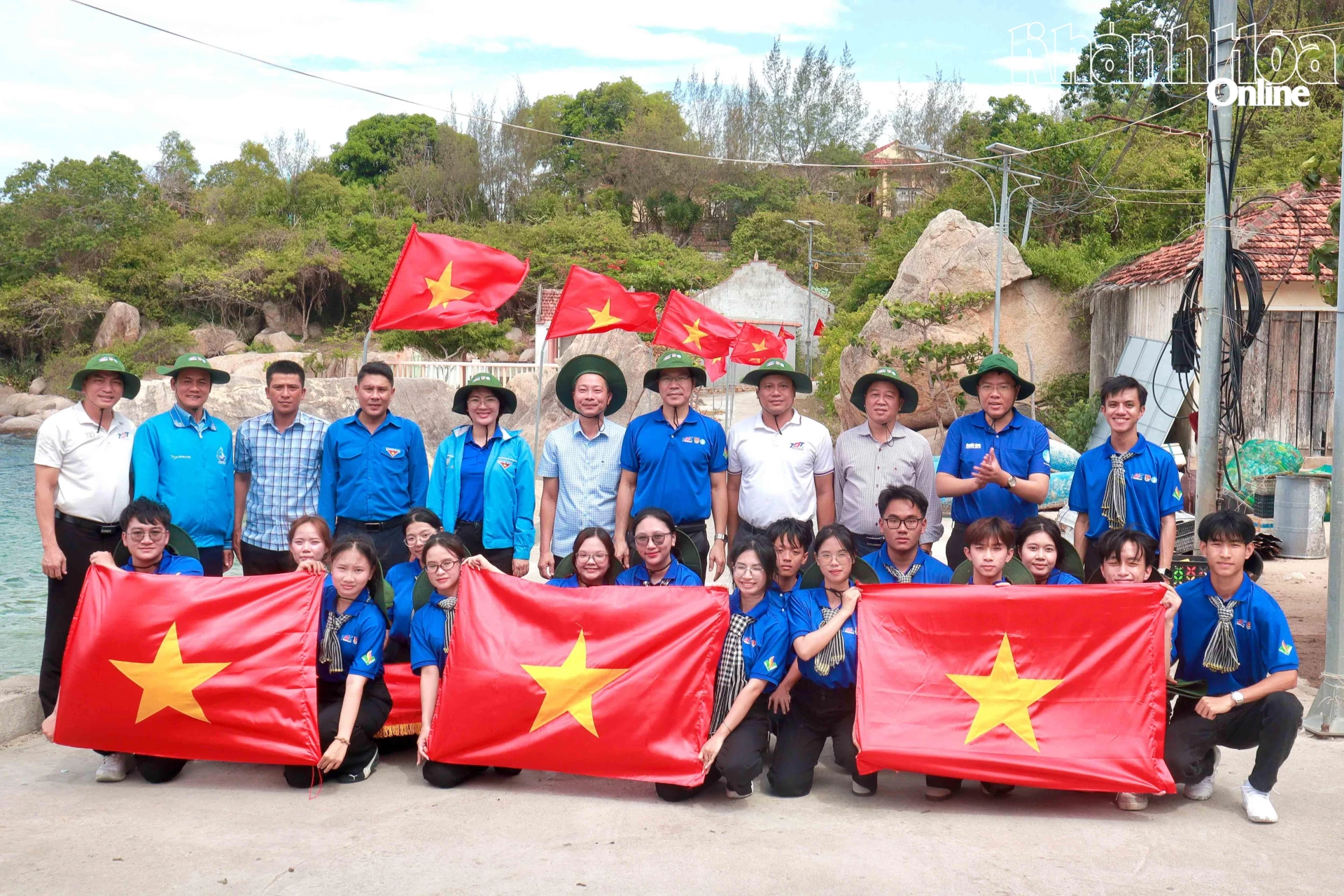 Rộn rã mùa hè tình nguyện