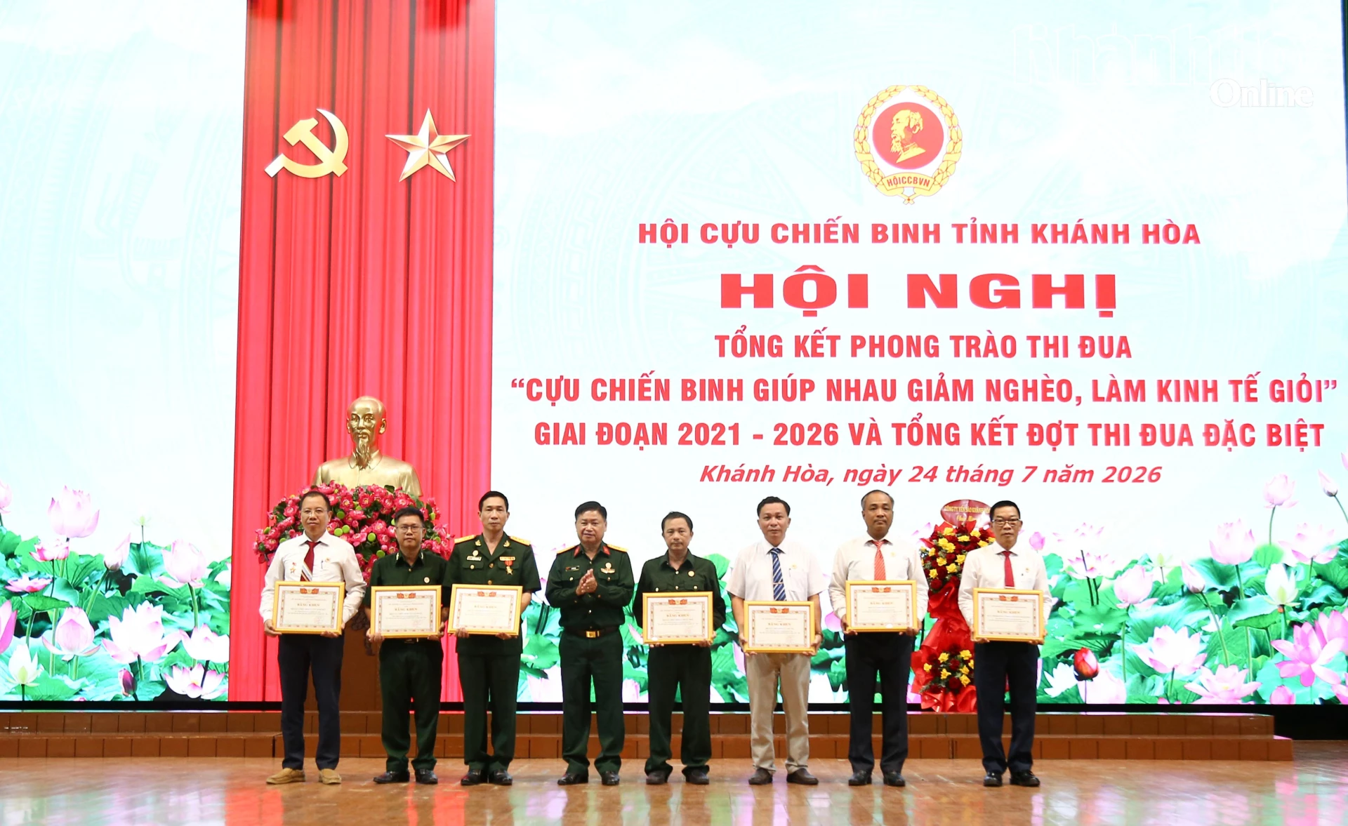 Lãnh đạo Hội Cựu chiến binh tỉnh khen thưởng các tập thể co thành tích xuất sắc