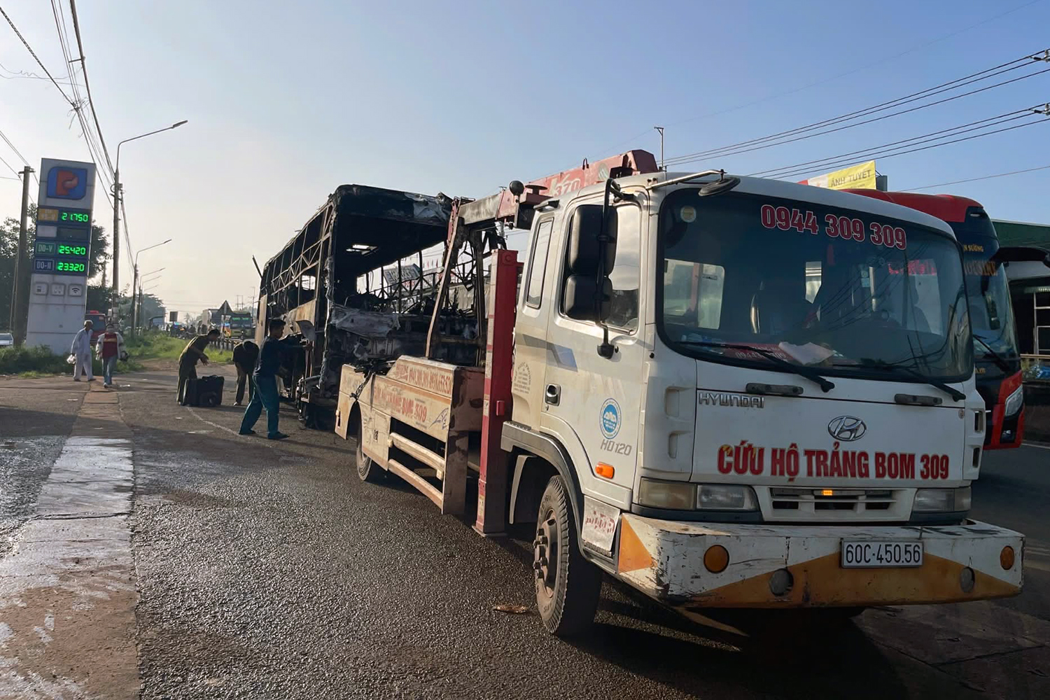 Vụ cháy xe khách làm 7 người chết ở Đồng Nai: Tài xế khai buồn ngủ trước khi tông hộ lan - Ảnh 2.