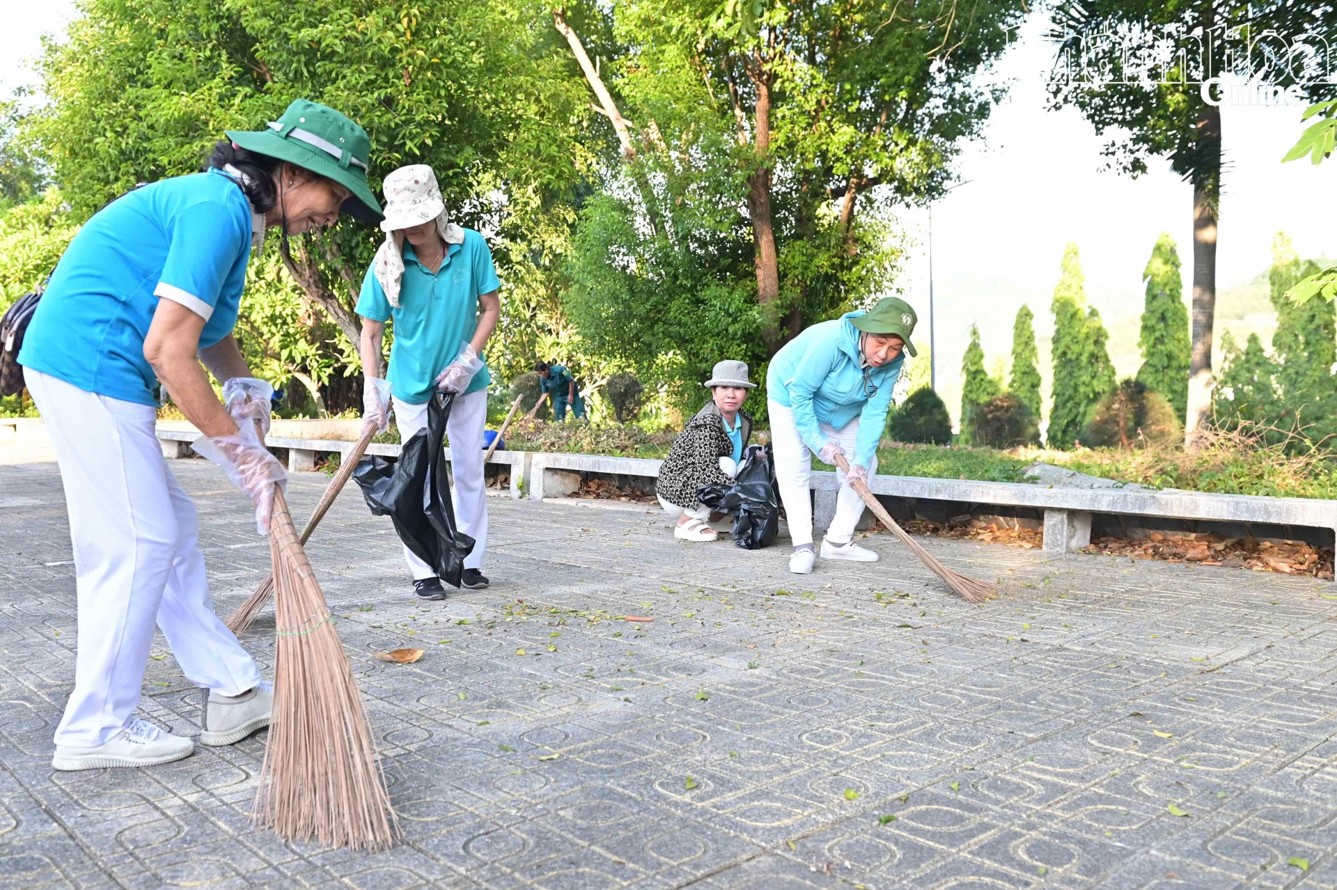 Các hội viên phụ nữ phường tham gia hoạt động.