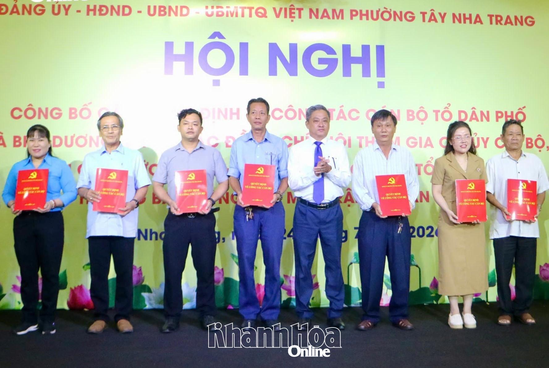 Phường Tây Nha Trang công bố các quyết định về công tác cán bộ tổ dân phố