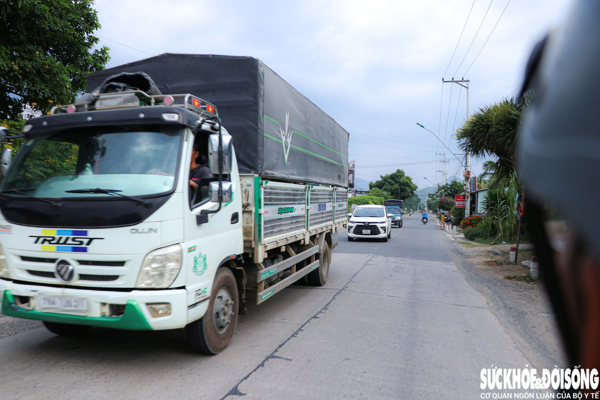Tỉnh lộ 9 chật hẹp, người dân Khánh Hòa mong sớm được đầu tư mở rộng- Ảnh 4.