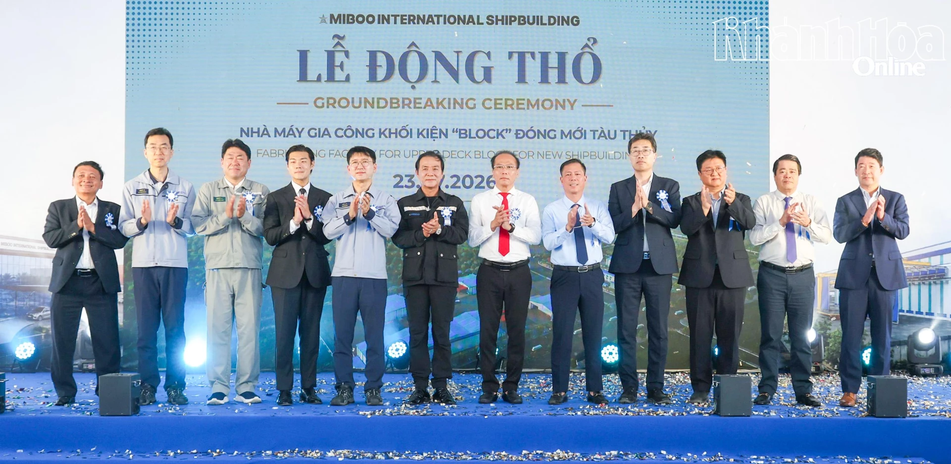 Các đại biểu chúc mừng Công ty Miboo Heavy Industries.
