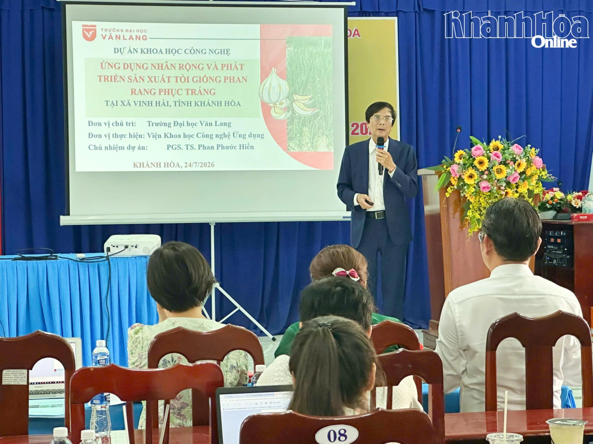 PGS.TS Phan Phước Hiền trình bày tham luận tại hội thảo.
