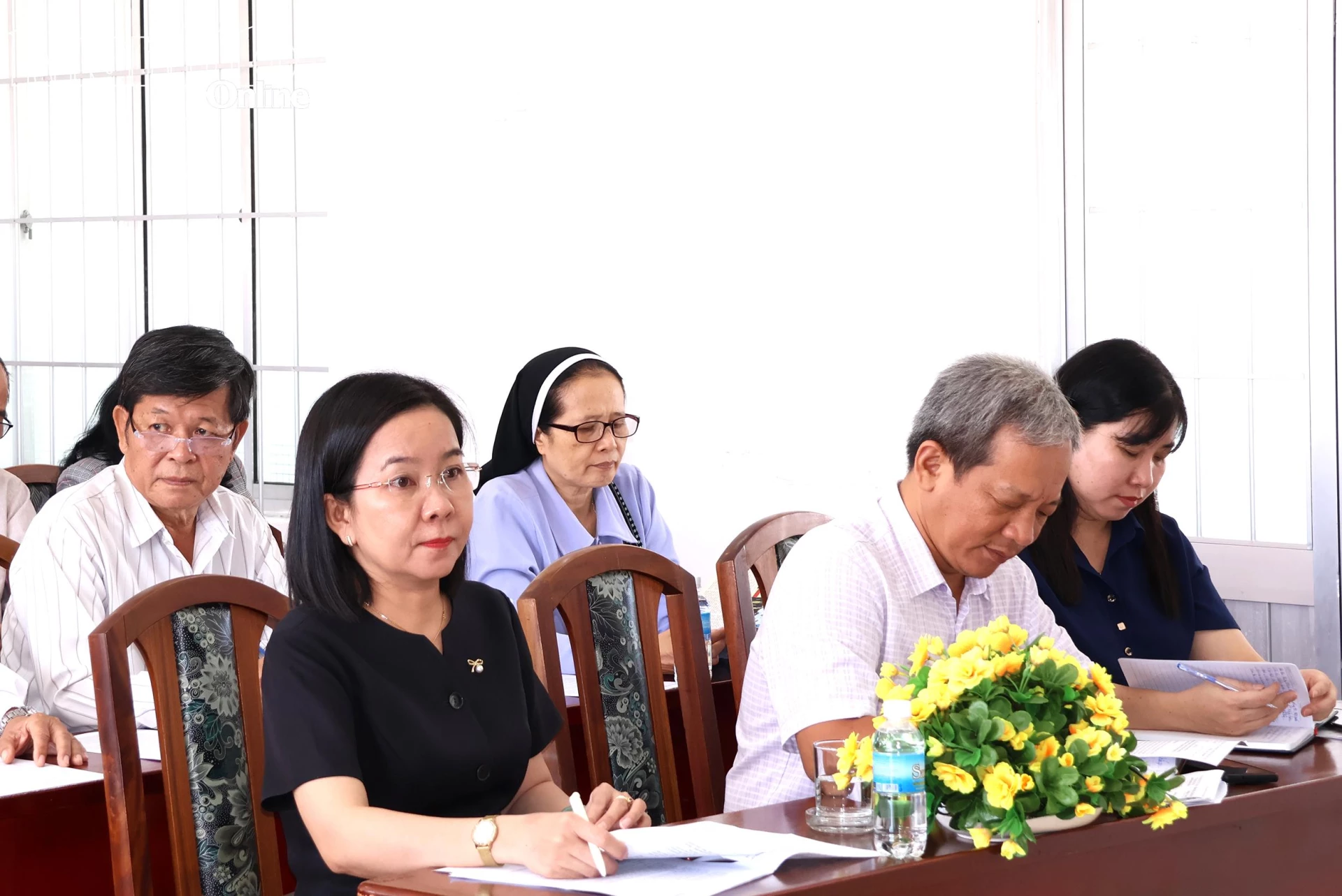 Các đại biểu thanh dự Hội nghị.